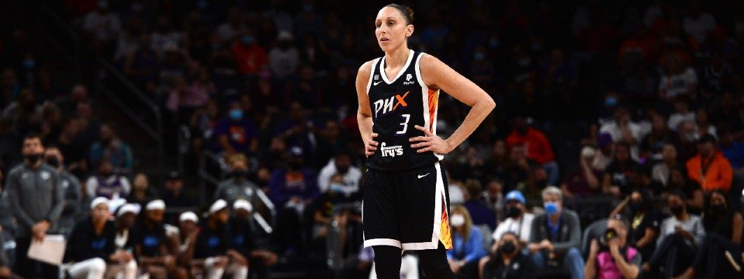 Phoenix Mercury Slight Underdogs in Game 3 of WNBA Finals Against Chicago